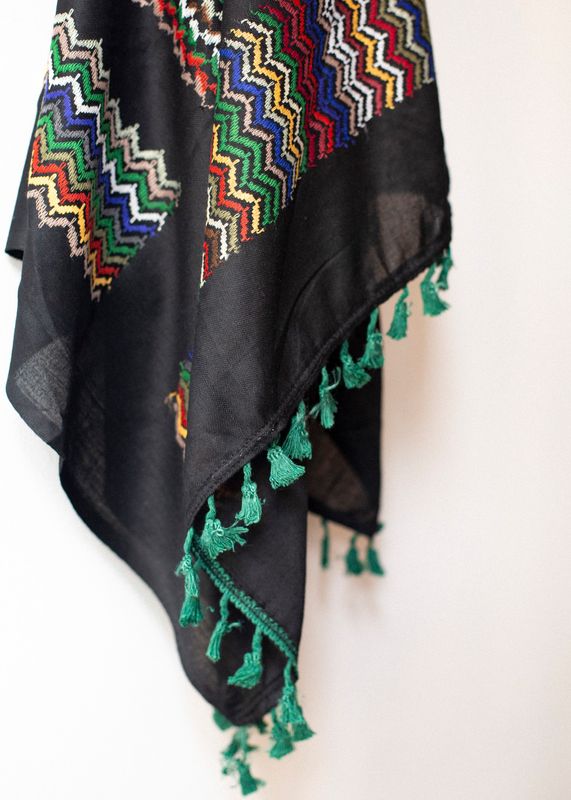 Stor keffiyeh, svart og fargerik, ulike kanter