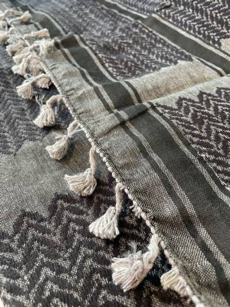 Hovedbilde Keffiyeh, grå og svart