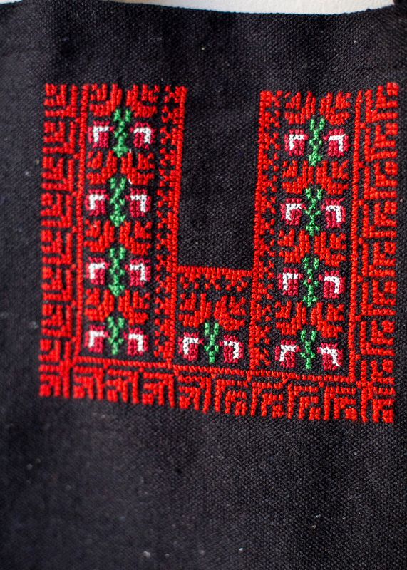 Brodert veske / nett, svart og flerfarget
