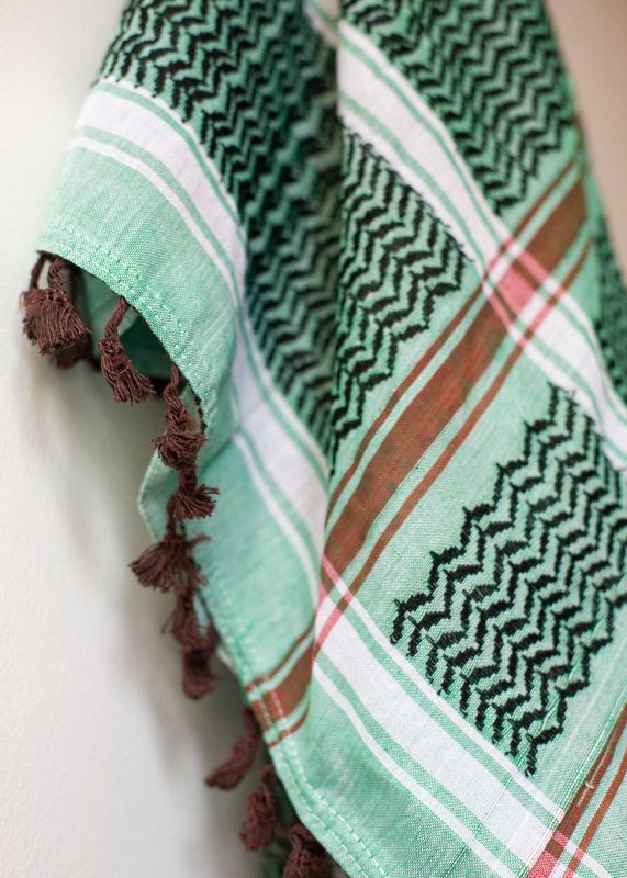 Stor keffiyeh, grønn og svart med brune detaljer