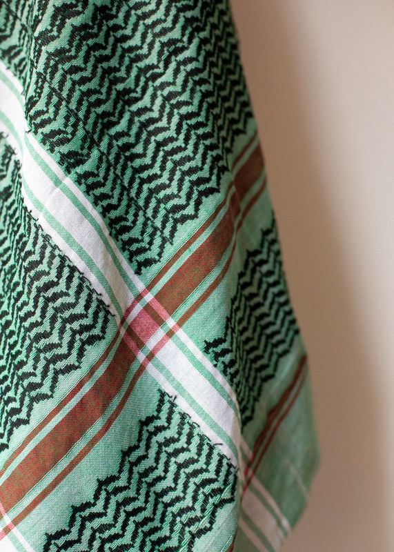 Stor keffiyeh, grønn og svart med brune detaljer