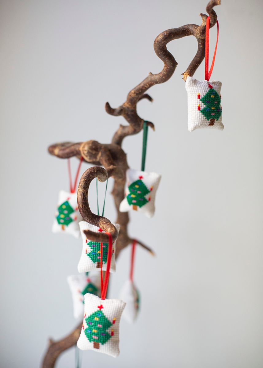 Håndbrodert pynt, Threads of Hope