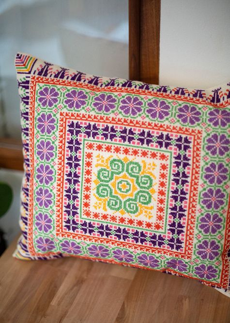 Hovedbilde Brodert putetrekk, flerfarget